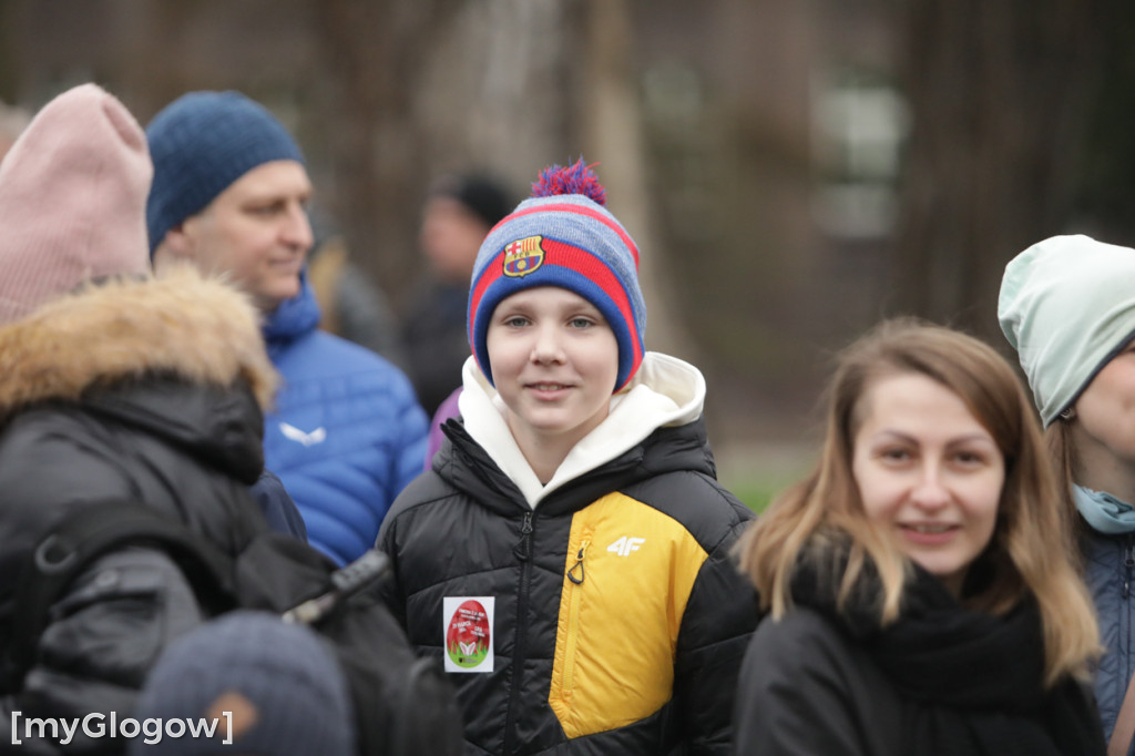 Szukali jajek po całym parku!