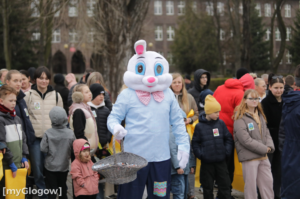 Szukali jajek po całym parku!