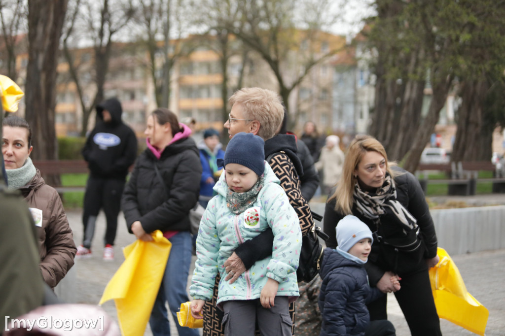 Szukali jajek po całym parku!