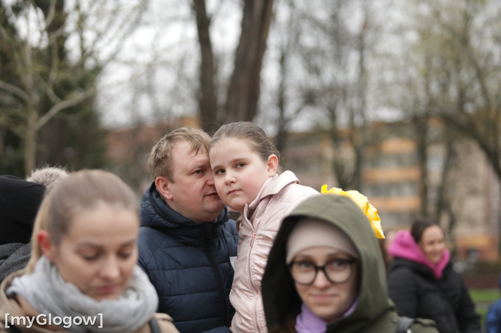 Szukali jajek po całym parku!
