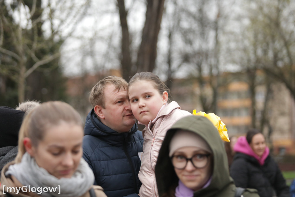 Szukali jajek po całym parku!