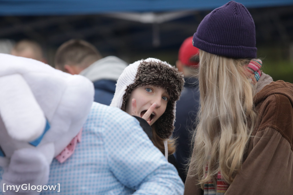 Szukali jajek po całym parku!