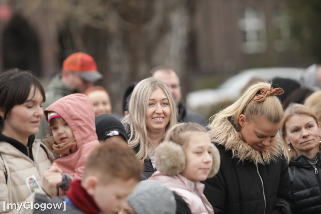 Szukali jajek po całym parku!