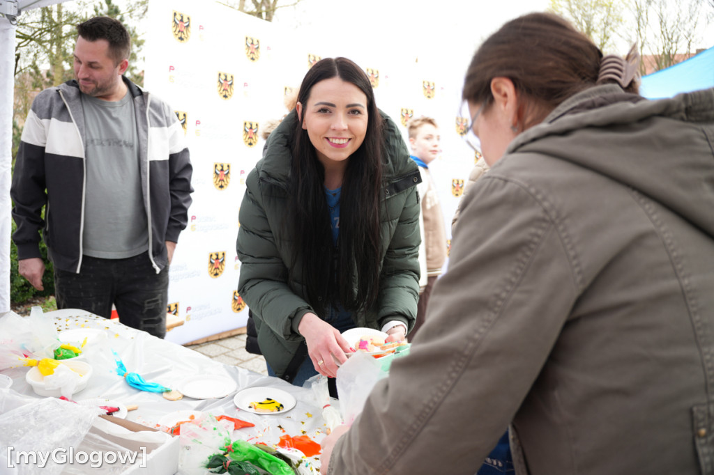 Szukali jajek po całym parku!