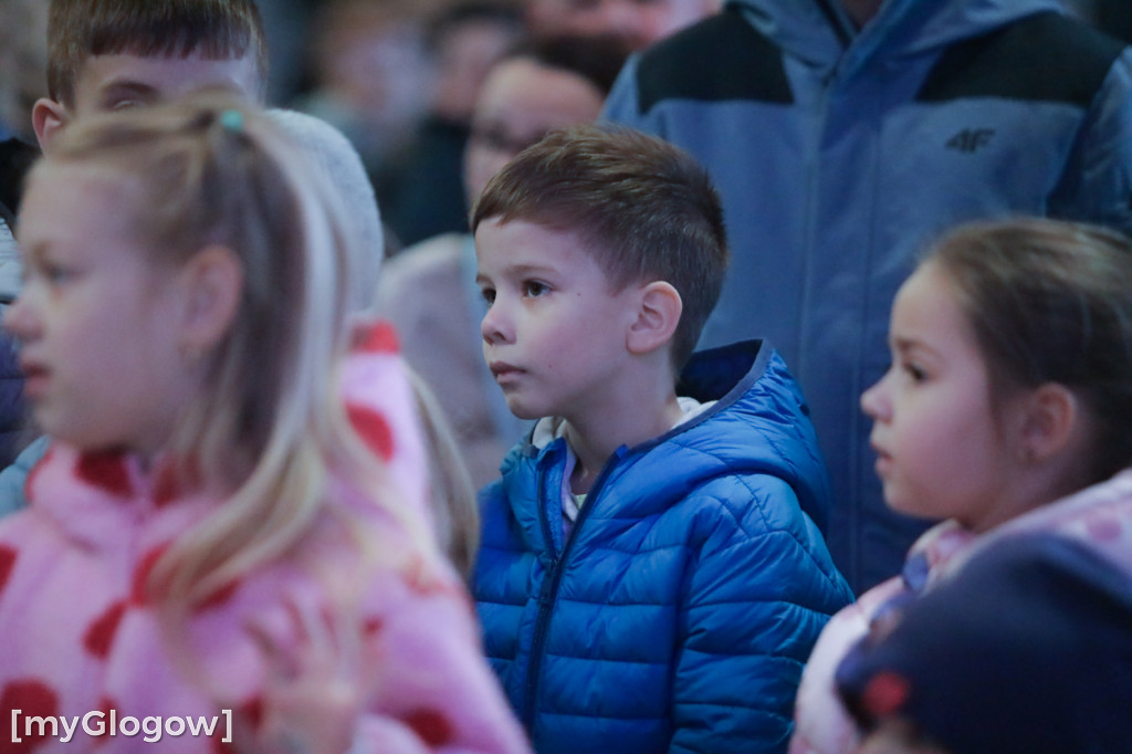 Dużo radości! Całe rodziny w kolegiacie
