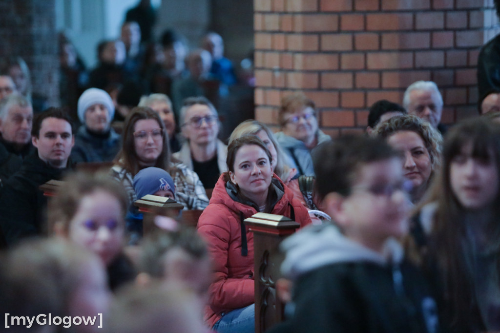 Dużo radości! Całe rodziny w kolegiacie