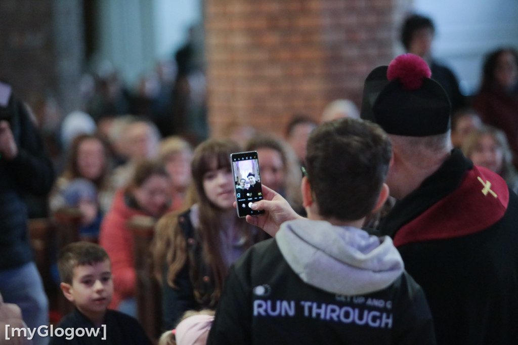 Dużo radości! Całe rodziny w kolegiacie