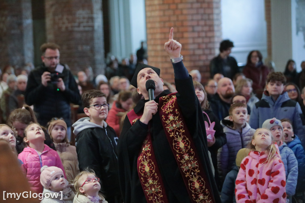 Dużo radości! Całe rodziny w kolegiacie