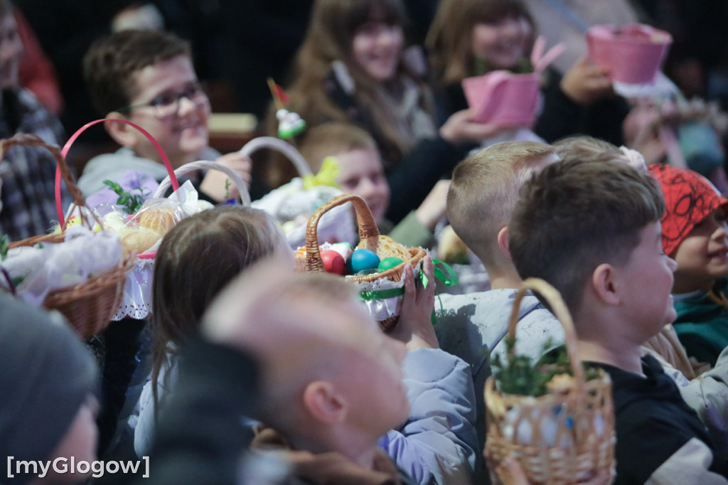 Dużo radości! Całe rodziny w kolegiacie