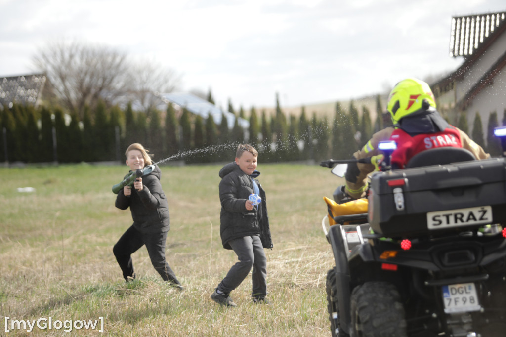 Strażacy ruszyli na mieszkańców w lany poniedziałek