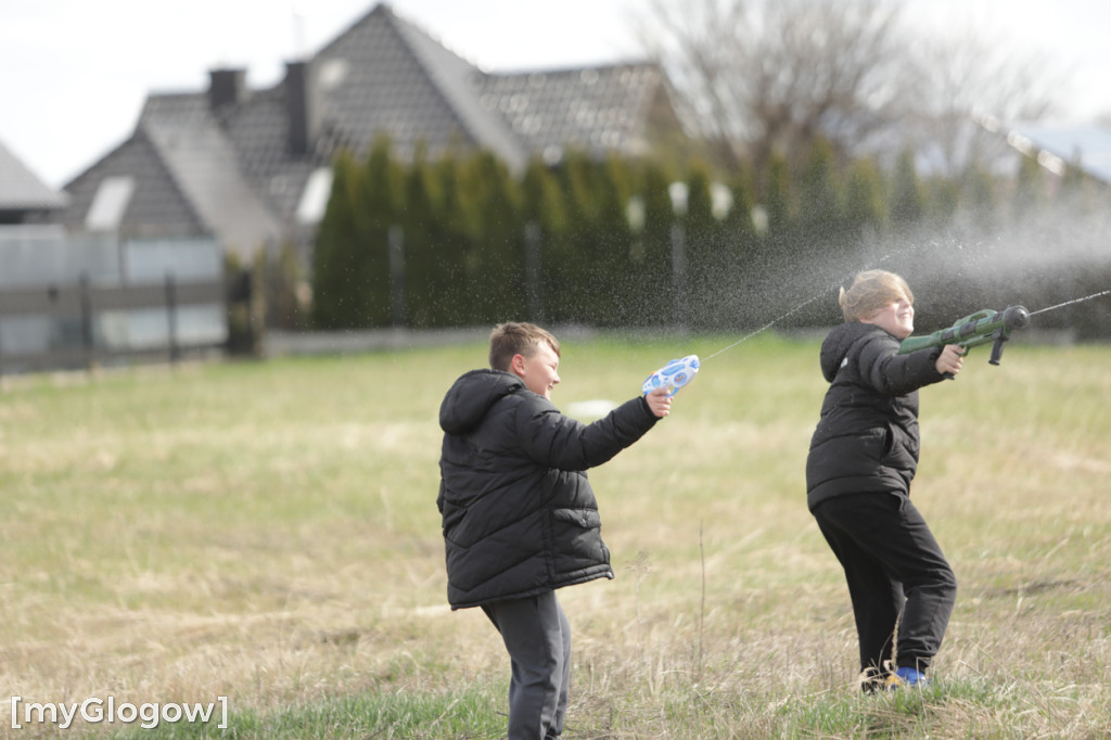Strażacy ruszyli na mieszkańców w lany poniedziałek