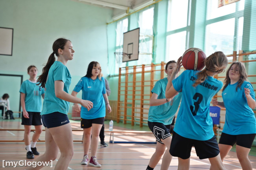 Turniej koszykówki w ZSTiO