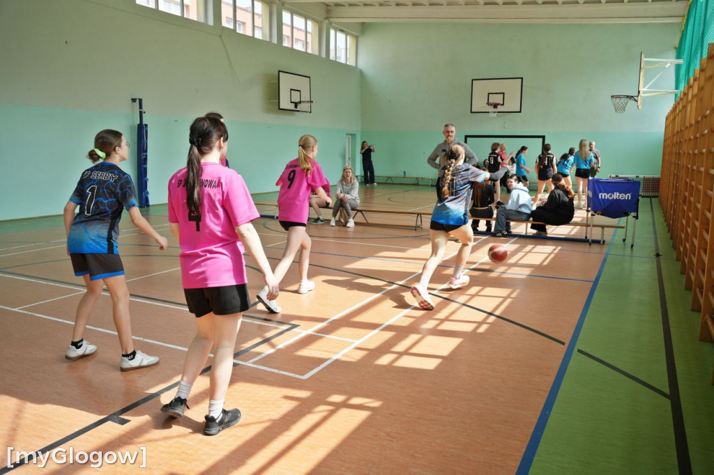 Turniej koszykówki w ZSTiO