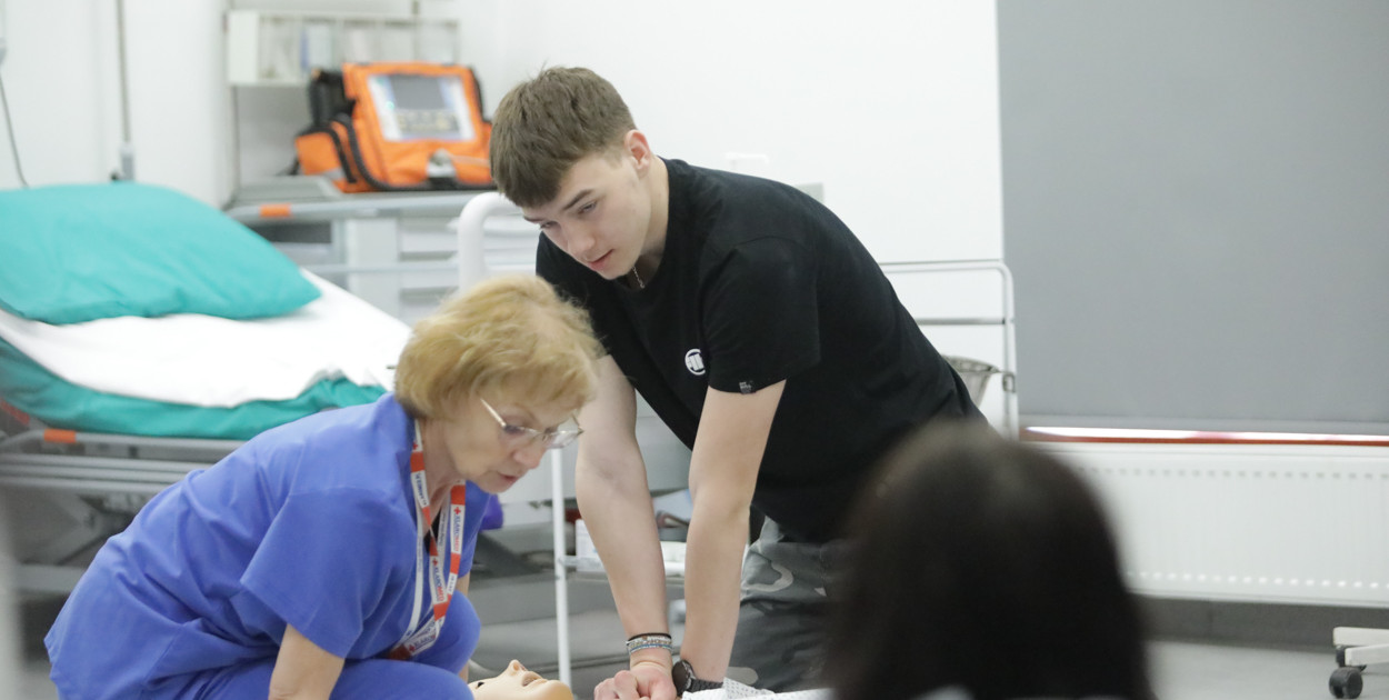 Aż 800 uczniów szturmuje uczelnię w Głogowie