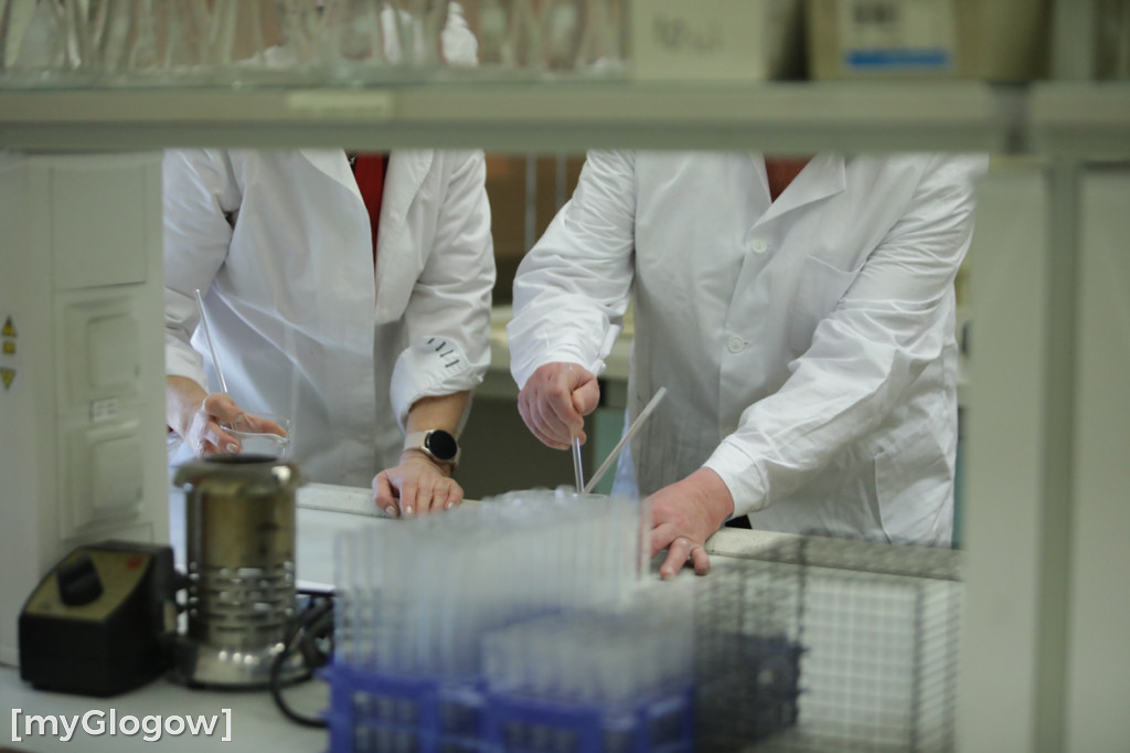 Aż 800 uczniów szturmuje uczelnię w Głogowie