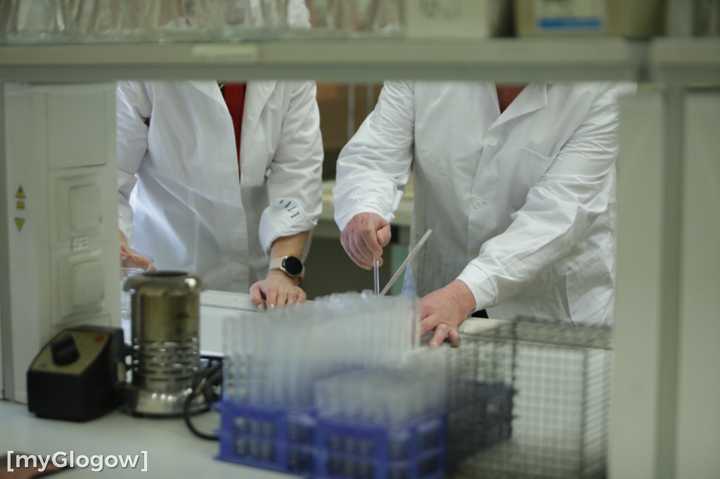 Aż 800 uczniów szturmuje uczelnię w Głogowie