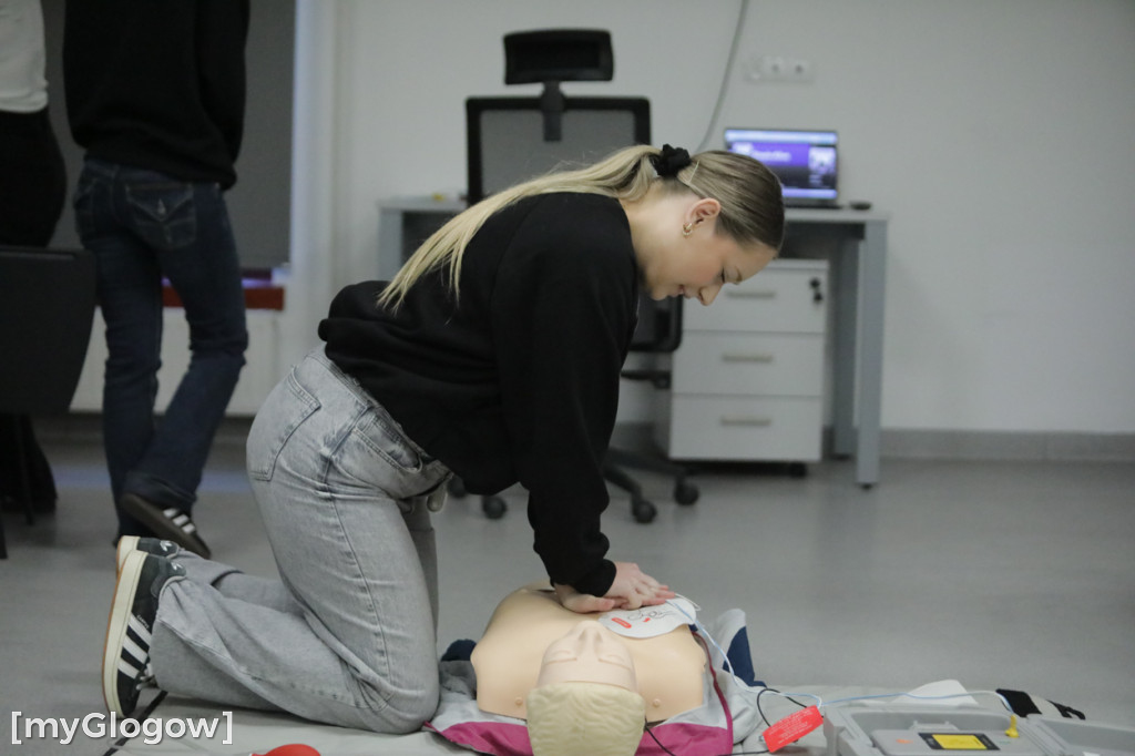 Aż 800 uczniów szturmuje uczelnię w Głogowie