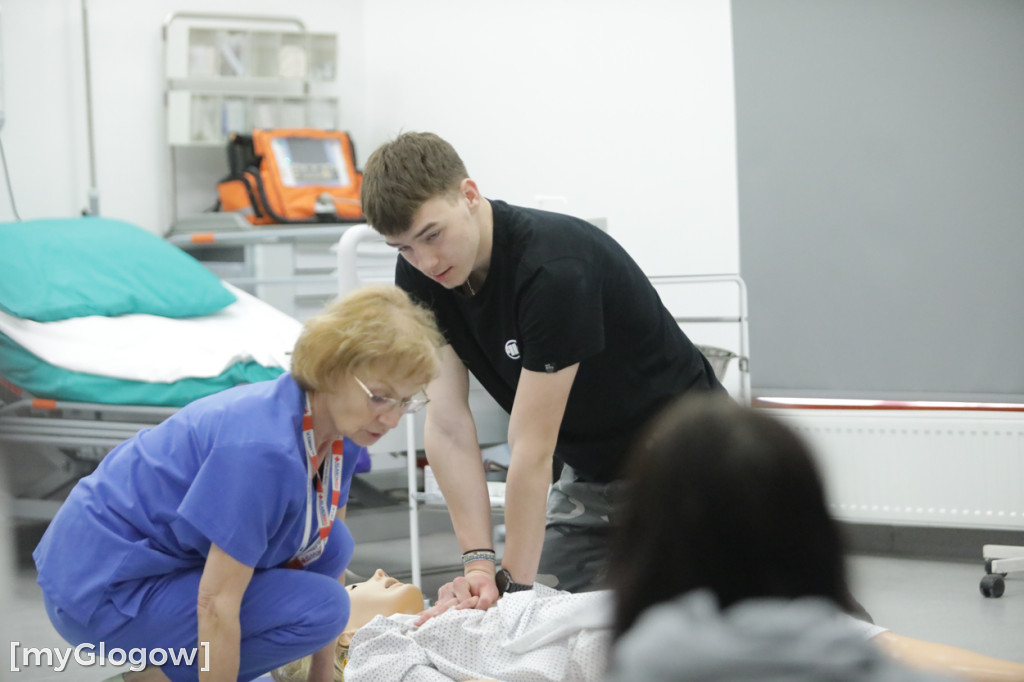 Aż 800 uczniów szturmuje uczelnię w Głogowie