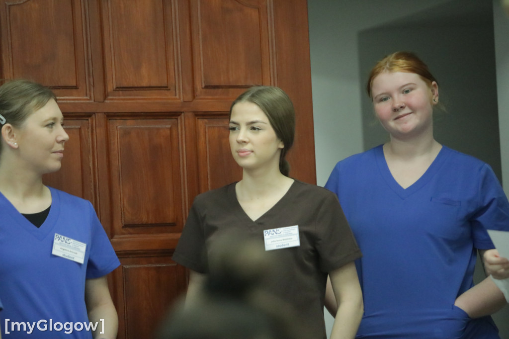 Aż 800 uczniów szturmuje uczelnię w Głogowie