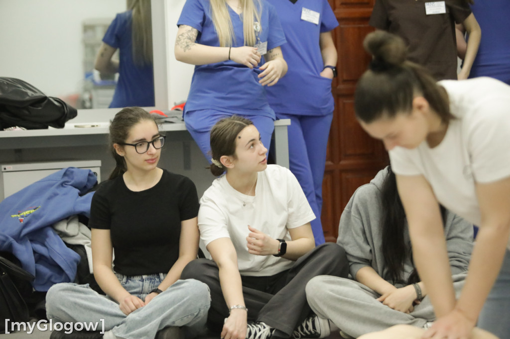 Aż 800 uczniów szturmuje uczelnię w Głogowie