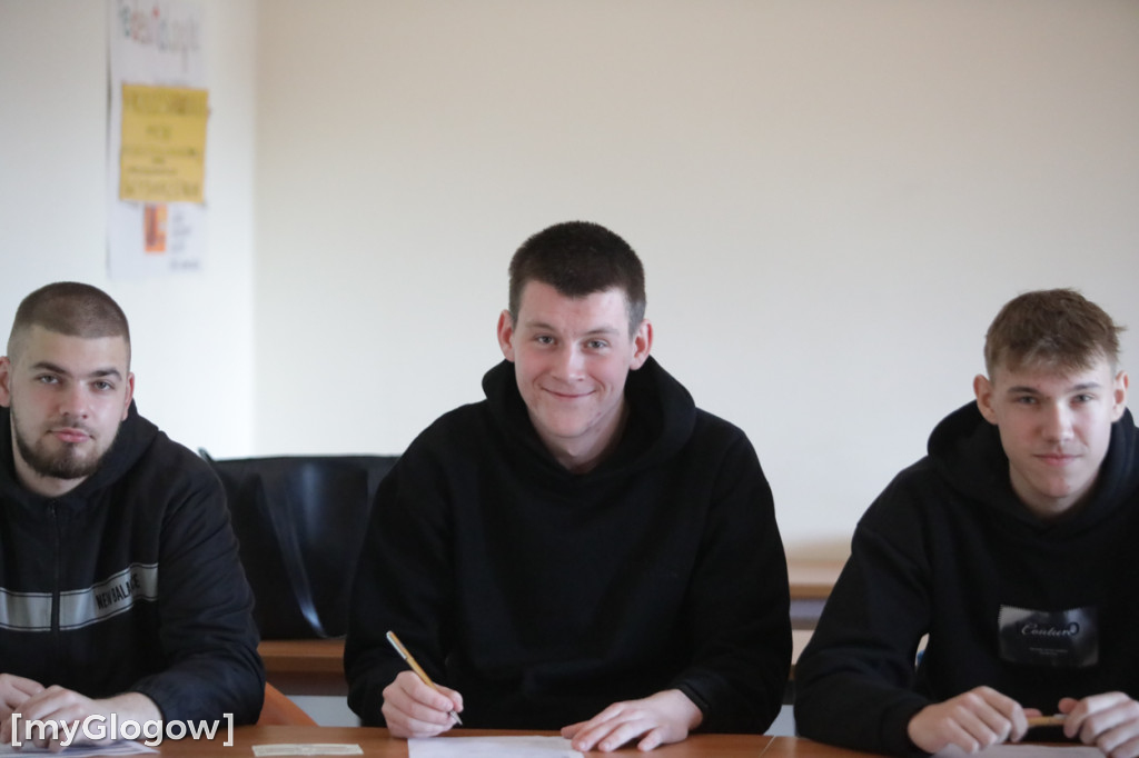 Aż 800 uczniów szturmuje uczelnię w Głogowie