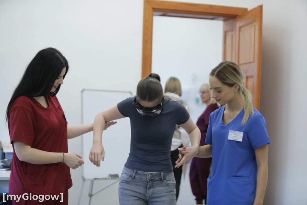 Aż 800 uczniów szturmuje uczelnię w Głogowie