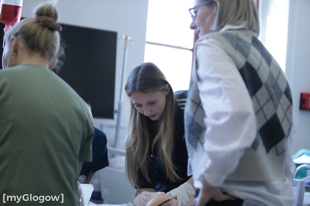 Aż 800 uczniów szturmuje uczelnię w Głogowie