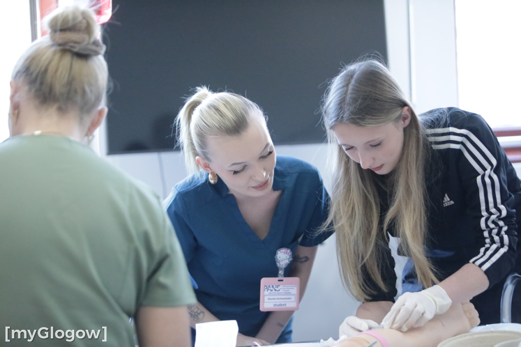 Aż 800 uczniów szturmuje uczelnię w Głogowie