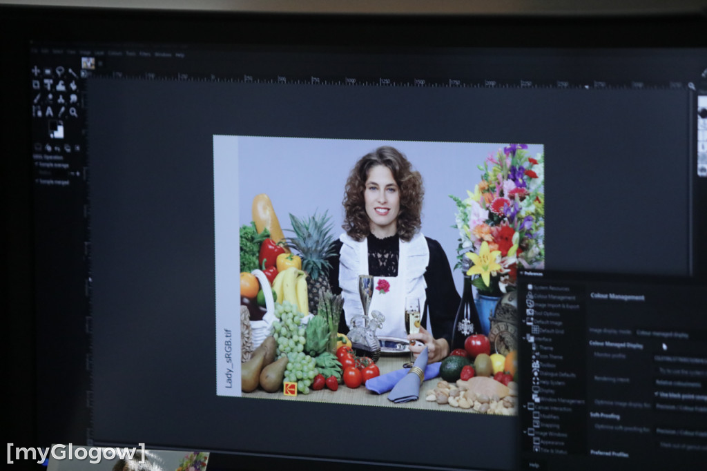 Aż 800 uczniów szturmuje uczelnię w Głogowie