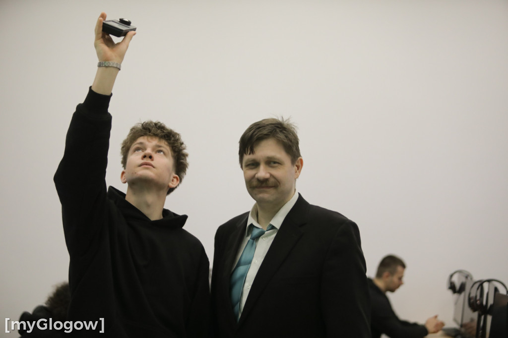 Aż 800 uczniów szturmuje uczelnię w Głogowie