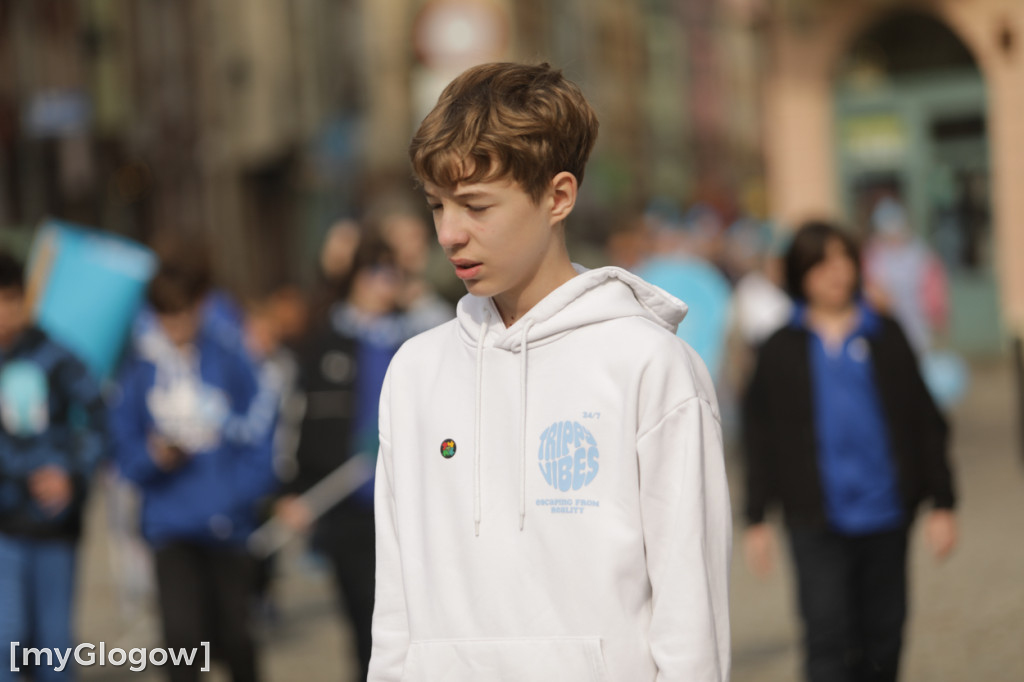 Niebieski marsz. Widzę, słyszę i akceptuję