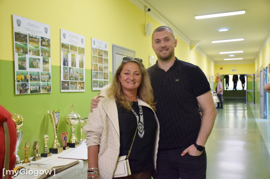 Wracają po latach do swoich ławek