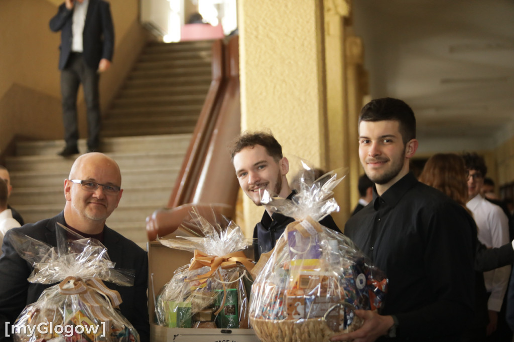 Koniec szkoły. Chłopaki też płaczą!