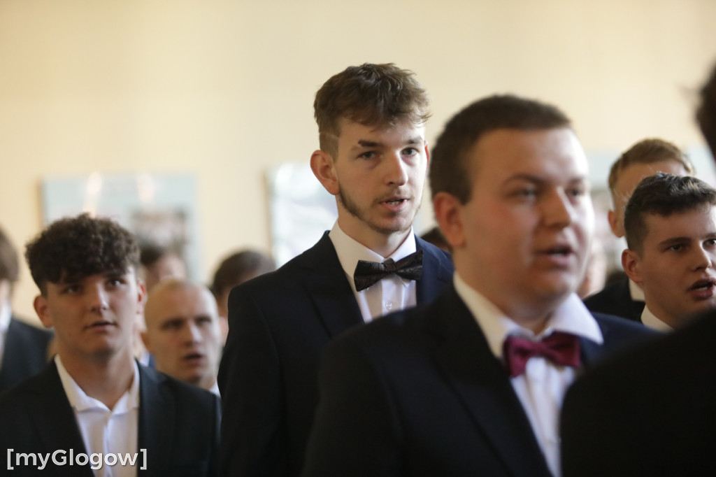 Koniec szkoły. Chłopaki też płaczą!