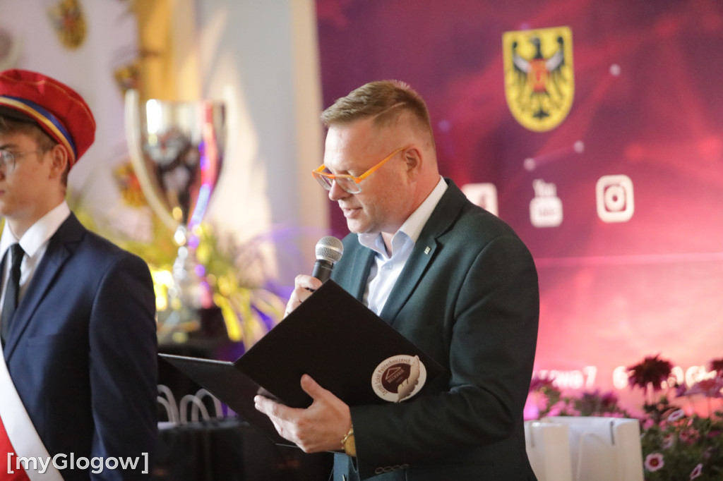 Koniec szkoły. Chłopaki też płaczą!