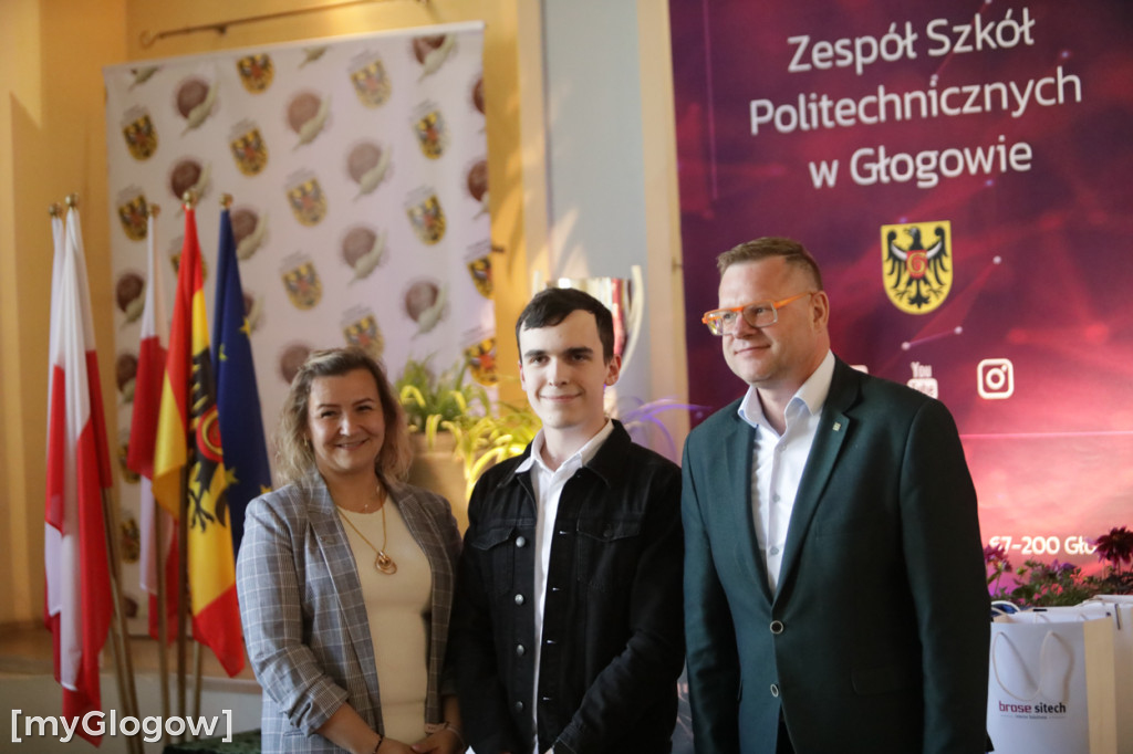 Koniec szkoły. Chłopaki też płaczą!