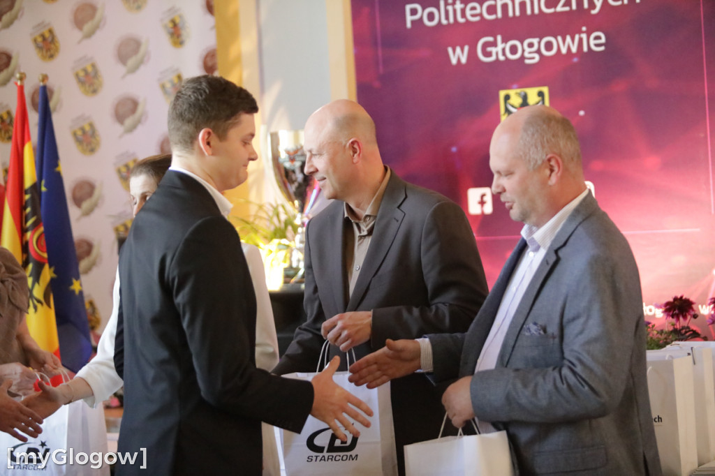 Koniec szkoły. Chłopaki też płaczą!