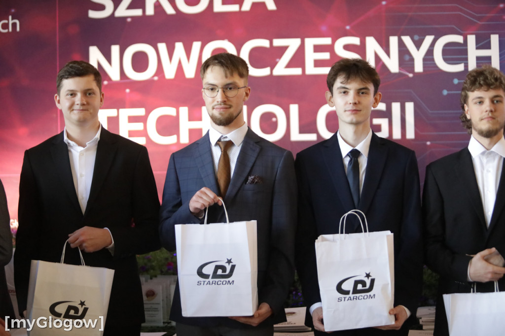 Koniec szkoły. Chłopaki też płaczą!