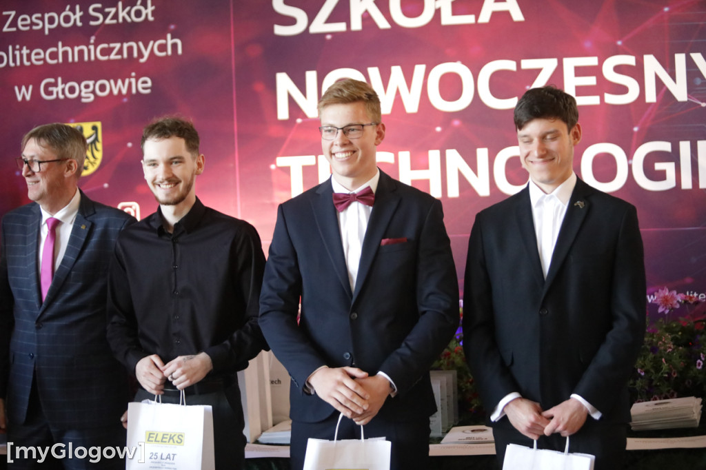 Koniec szkoły. Chłopaki też płaczą!