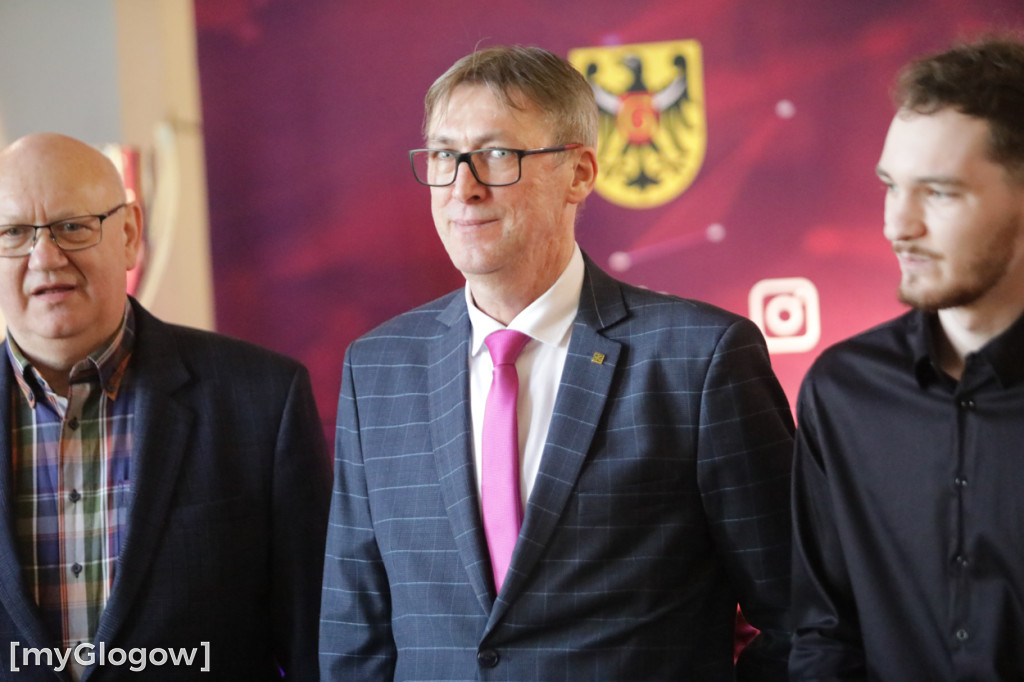 Koniec szkoły. Chłopaki też płaczą!