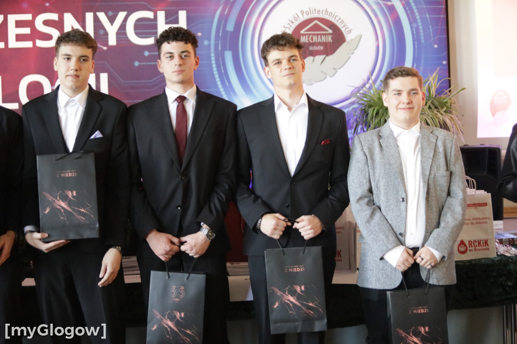 Koniec szkoły. Chłopaki też płaczą!