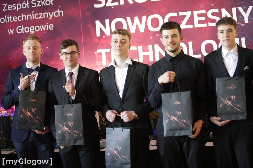 Koniec szkoły. Chłopaki też płaczą!