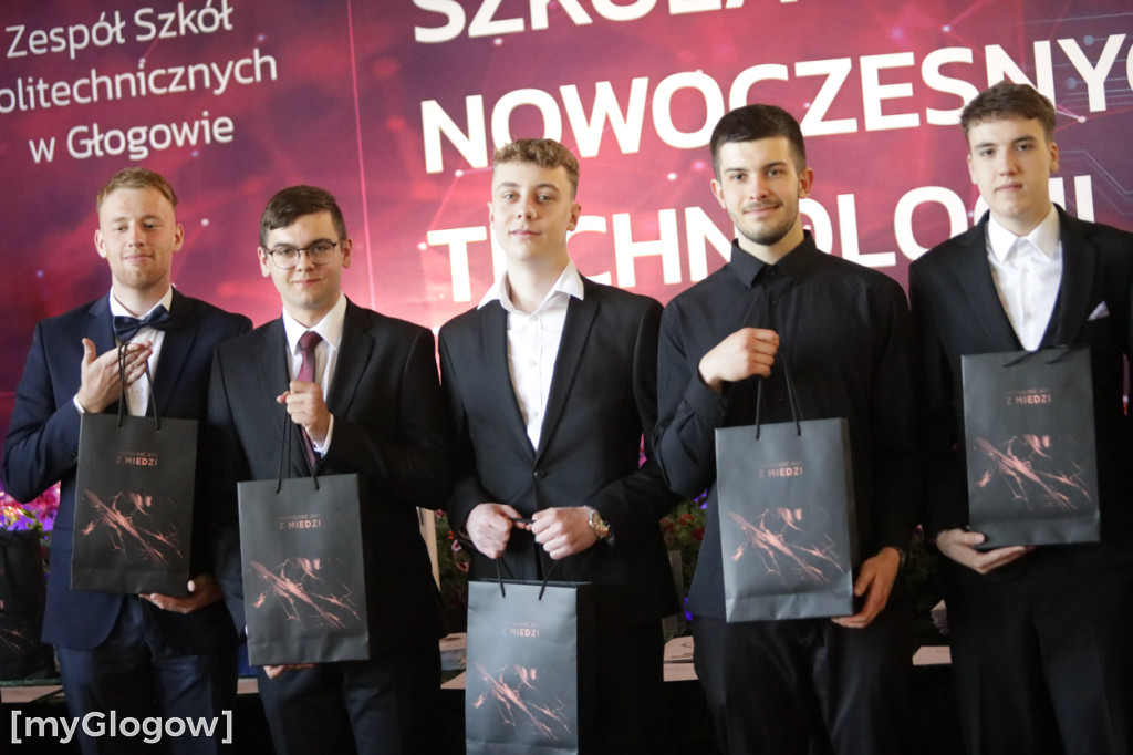 Koniec szkoły. Chłopaki też płaczą!