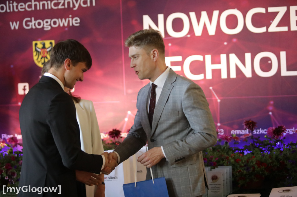 Koniec szkoły. Chłopaki też płaczą!