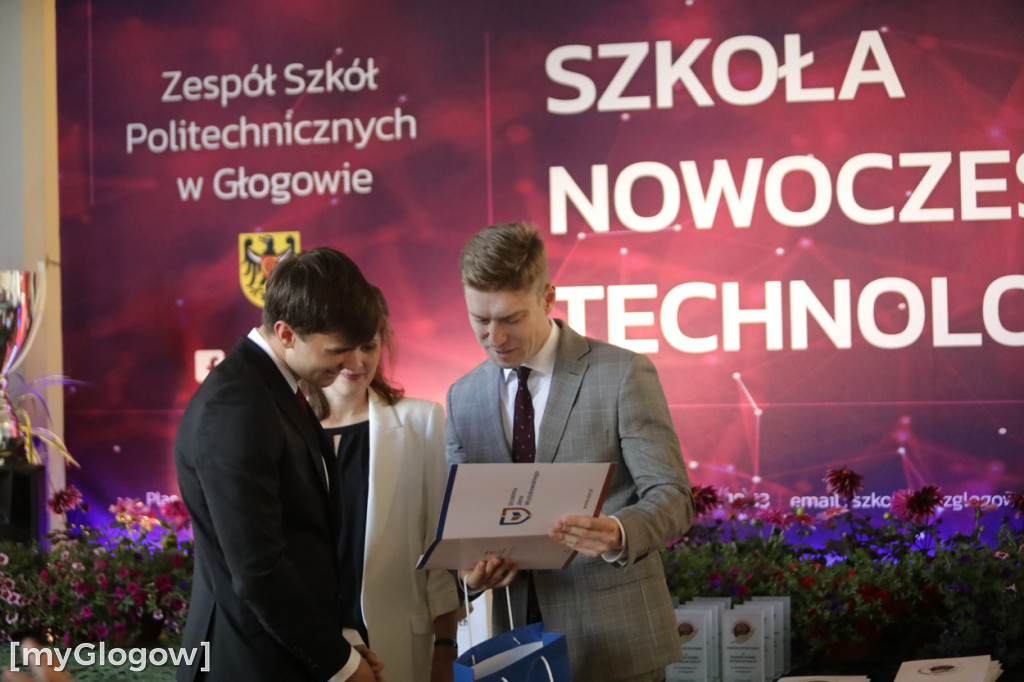 Koniec szkoły. Chłopaki też płaczą!