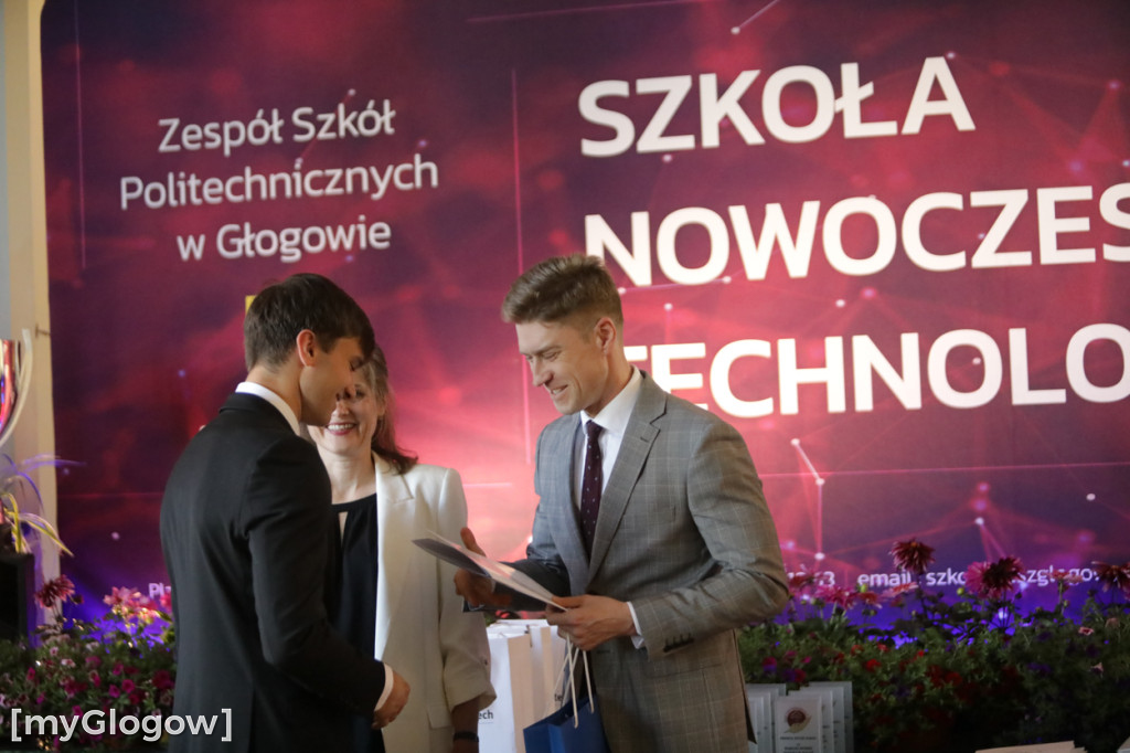 Koniec szkoły. Chłopaki też płaczą!