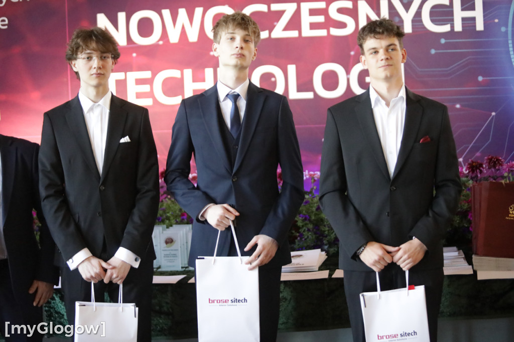 Koniec szkoły. Chłopaki też płaczą!