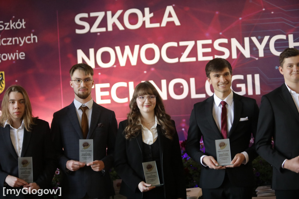 Koniec szkoły. Chłopaki też płaczą!