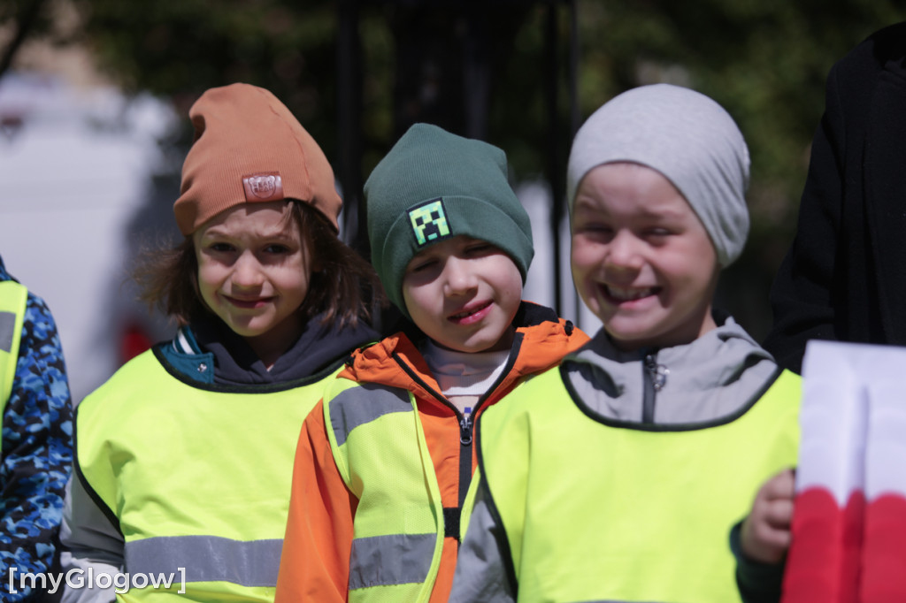 Piękny patriotyzm! Przedszkolaki z flagami