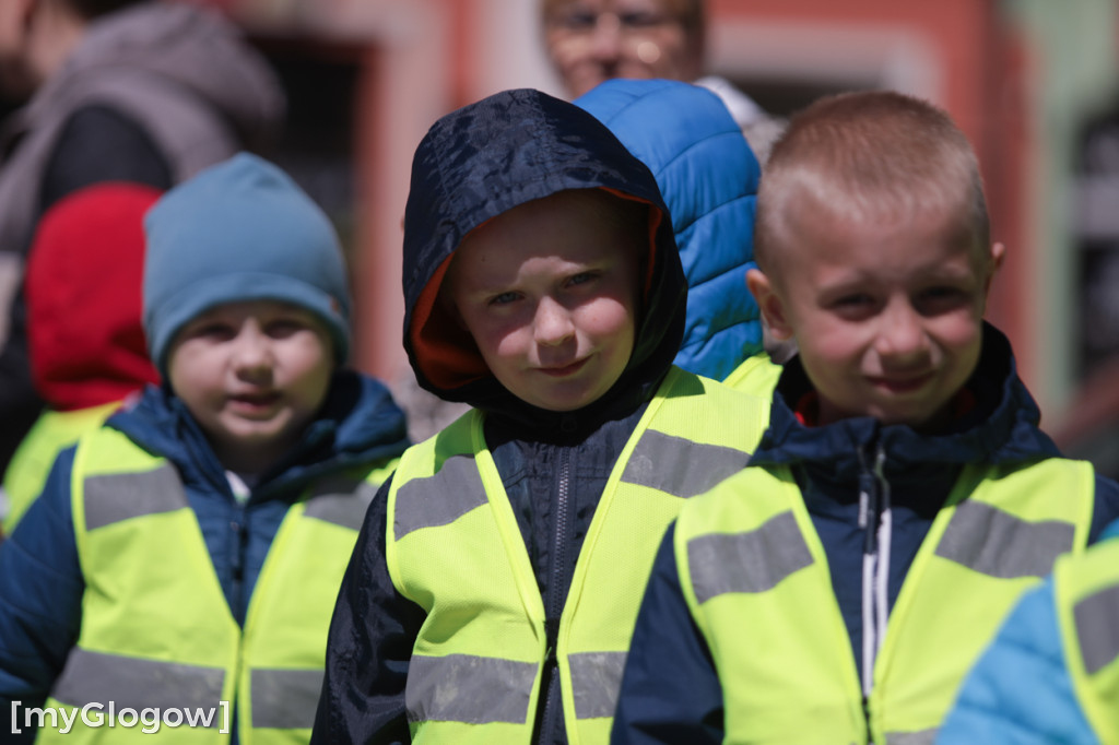 Piękny patriotyzm! Przedszkolaki z flagami